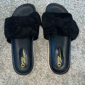 Olivia Ferguson platform sandals with suede bow
